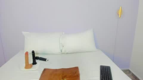 Snapshot of luna_blazze_ chatting on July 2026 12:22:01 PM L U N A online show from July 2026 12:22:01 PM