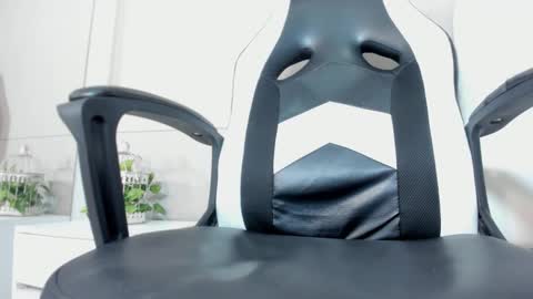 luna_bradley_ online show from March 2026 12:21:01 PM