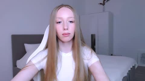 Luna online show from November 2025 07:59:01 PM