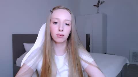 Luna online show from November 2025 08:44:01 PM