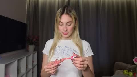 Olivia online show from November 2025 11:20:02 AM