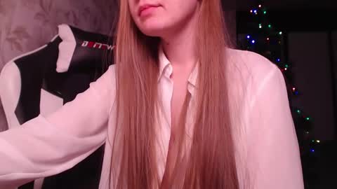 Luna online show from December 2024 07:10:01 PM