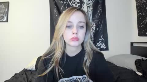 Snapshot of luna_lovelyy chatting on November 2025 05:07:02 AM Luna online show from November 2025 05:07:02 AM