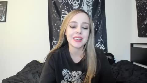 Snapshot of luna_lovelyy chatting on November 2025 05:18:02 AM Luna online show from November 2025 05:18:02 AM