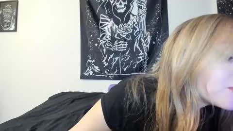 Snapshot of luna_lovelyy chatting on November 2025 02:22:02 AM Luna online show from November 2025 02:22:02 AM