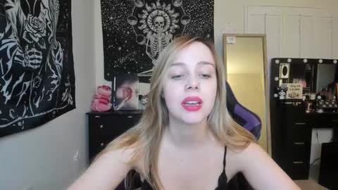 Snapshot of luna_lovelyy chatting on November 2025 03:08:02 AM Luna online show from November 2025 03:08:02 AM