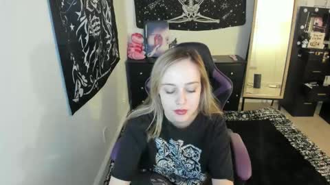 Snapshot of luna_lovelyy chatting on December 2025 01:11:01 AM Luna online show from December 2025 01:11:01 AM