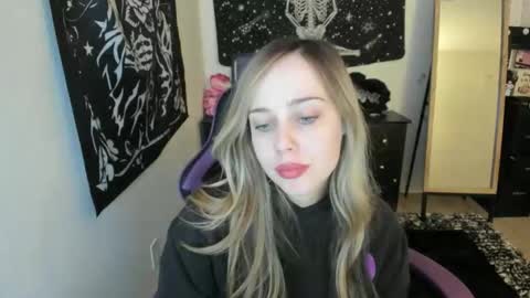 Snapshot of luna_lovelyy chatting on December 2025 06:33:02 AM Luna online show from December 2025 06:33:02 AM