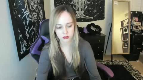 Snapshot of luna_lovelyy chatting on December 2025 12:49:02 AM Luna online show from December 2025 12:49:02 AM