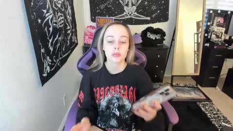 Snapshot of luna_lovelyy chatting on December 2025 08:13:01 PM Luna online show from December 2025 08:13:01 PM