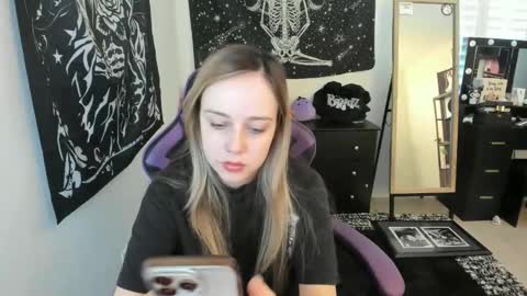 Snapshot of luna_lovelyy chatting on December 2025 06:24:02 PM Luna online show from December 2025 06:24:02 PM