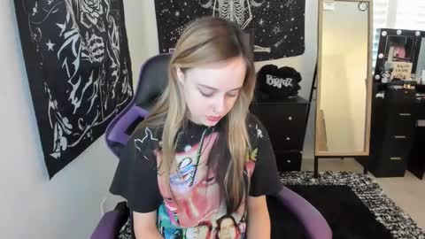 Snapshot of luna_lovelyy chatting on December 2025 05:41:01 PM Luna online show from December 2025 05:41:01 PM