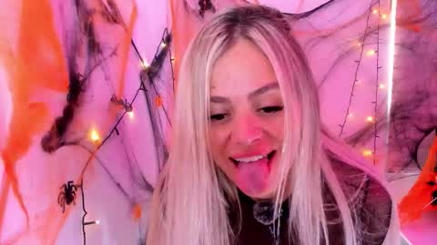 Luna Marquez online show from October 2025 12:52:02 PM