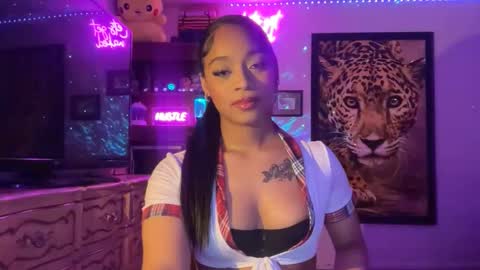 lunaa_11 online show from June 2026 06:11:02 AM