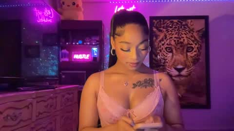 lunaa_11 online show from June 2026 05:45:02 AM