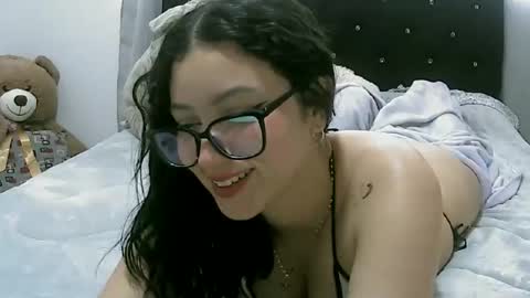 Snapshot of lunaa_sub chatting on February 2025 06:04:02 PM lunaa_sub online show from February 2025 06:04:02 PM