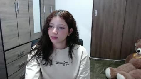 Snapshot of lunaa_sub chatting on October 2025 02:08:02 AM lunaa_sub online show from October 2025 02:08:02 AM