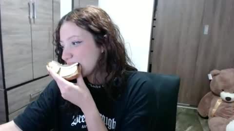 Snapshot of lunaa_sub chatting on October 2025 04:55:01 PM lunaa_sub online show from October 2025 04:55:01 PM