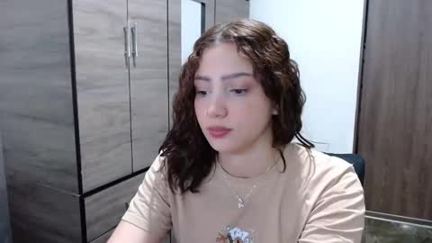 Snapshot of lunaa_sub chatting on December 2025 07:18:01 PM lunaa_sub online show from December 2025 07:18:01 PM