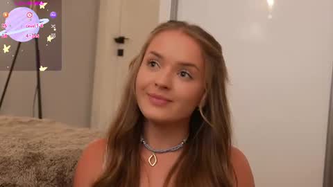 Snapshot of lunaaaura chatting on June 2026 06:33:02 PM Sophia online show from June 2026 06:33:02 PM