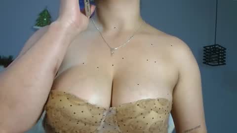 lunaaitana online show from December 2025 08:59:01 PM