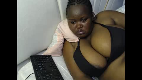 lunabloom01 online show from December 2025 02:56:01 PM