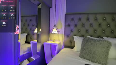 Luna  online show from December 2025 11:39:02 AM