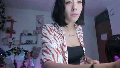 lunacristal_moon online show from December 2024 11:23:02 PM