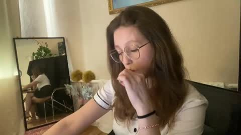 lunafeather online show from April 2026 12:04:01 PM