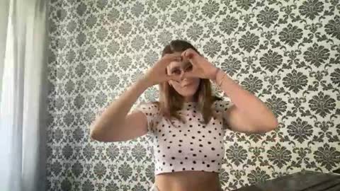 Snapshot of lunafeather chatting on July 2026 12:00:02 PM lunafeather online show from July 2026 12:00:02 PM