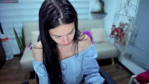 Luna online show from December 2025 12:51:01 AM