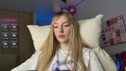 Luna online show from November 2025 11:16:01 PM