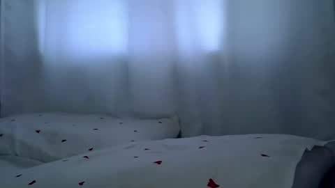 lunalove22_ online show from November 2025 03:01:01 PM