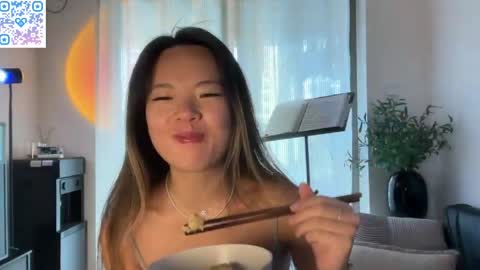 Snapshot of lunalovesuuuuu chatting on May 2026 01:24:01 AM Luna online show from May 2026 01:24:01 AM