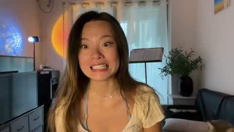 Snapshot of lunalovesuuuuu chatting on June 2026 01:28:02 AM Luna online show from June 2026 01:28:02 AM
