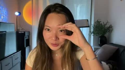Snapshot of lunalovesuuuuu chatting on June 2026 08:34:02 AM Luna online show from June 2026 08:34:02 AM
