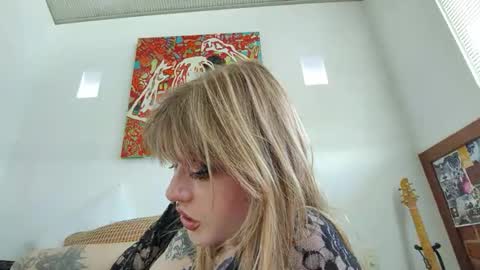 Snapshot of lunalovetea chatting on November 2025 07:30:02 AM Billie Bubbles online show from November 2025 07:30:02 AM