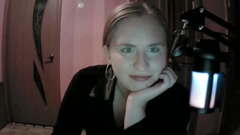 lunamystique_ online show from October 2025 06:58:01 PM