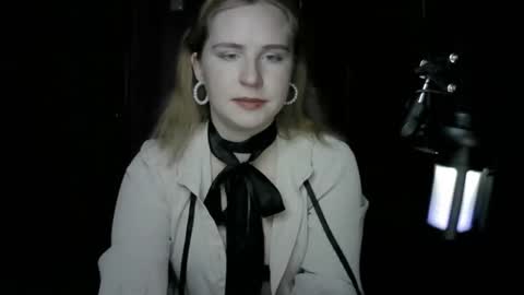 lunamystique_ online show from October 2025 07:47:01 PM