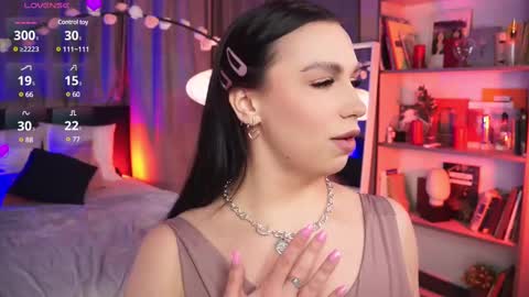Snapshot of lunanight_ chatting on February 2025 11:44:02 PM Luna next streams Mon Fri Sat Sun 8pm-5am gmt0 online show from February 2025 11:44:02 PM