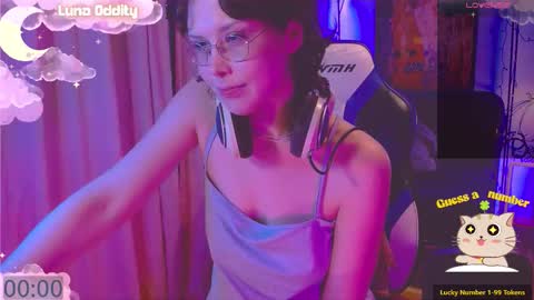 Luna online show from October 2025 11:20:01 PM