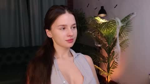 lunaolivia_ online show from October 2025 12:52:02 PM