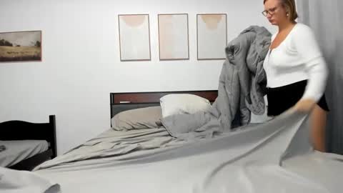 Snapshot of lunapearl__ chatting on September 2025 08:32:02 PM LunaPearl online show from September 2025 08:32:02 PM