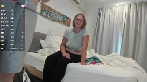 Snapshot of lunapearl__ chatting on October 2025 06:59:01 AM LunaPearl online show from October 2025 06:59:01 AM