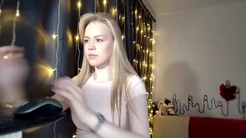 Snapshot of lunapeony chatting on December 2025 06:23:01 AM lunapeony online show from December 2025 06:23:01 AM