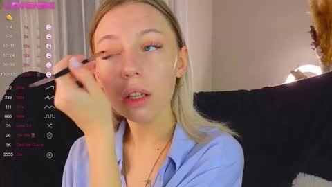 Kelly online show from October 2025 02:42:02 PM