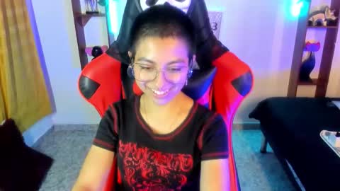 lunarichy online show from October 2025 08:13:02 PM