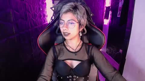 lunarichy online show from February 2026 07:53:02 PM