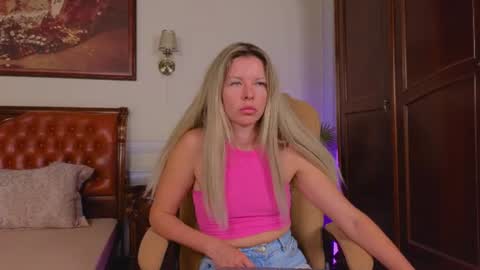 Luna Rishi online show from June 2026 06:25:02 AM