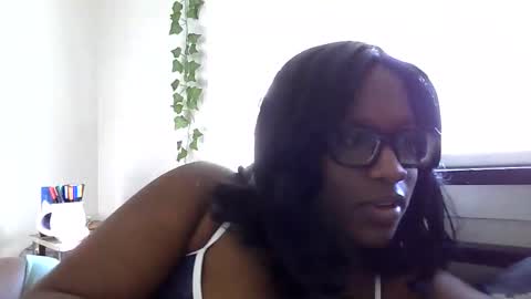 Snapshot of lunarnoelle chatting on February 2026 11:01:01 PM lunarnoelle online show from February 2026 11:01:01 PM